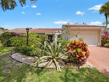 37 Glens Drive W