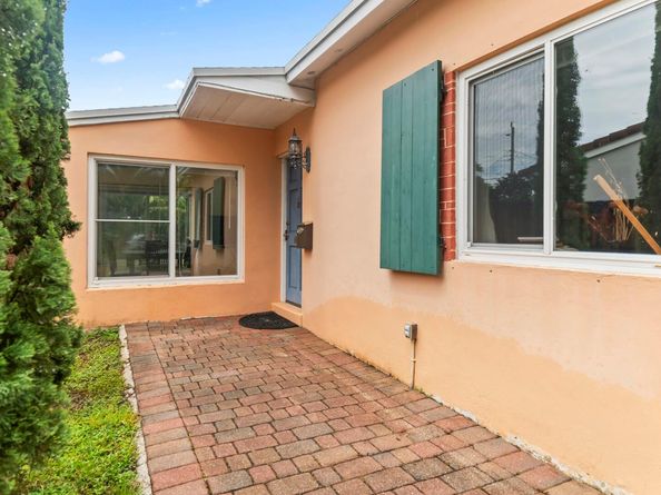 906 NE 5th Street, Hallandale Beach FL 33009