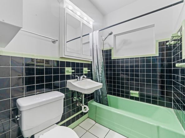 906 NE 5th Street, Hallandale Beach FL 33009