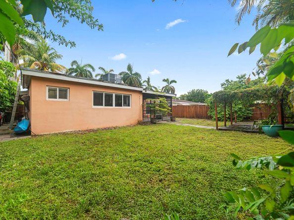 906 NE 5th Street, Hallandale Beach FL 33009