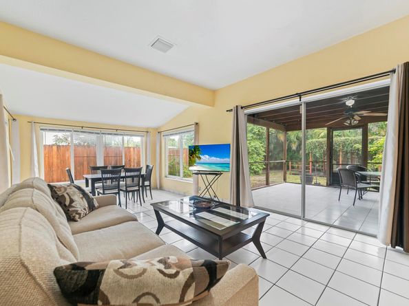 906 NE 5th Street, Hallandale Beach FL 33009