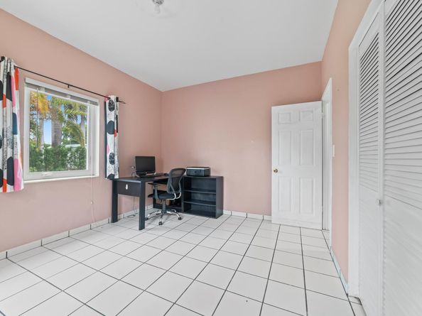 906 NE 5th Street, Hallandale Beach FL 33009