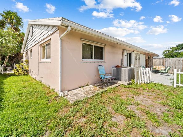 1681 NE 56th St, Fort Lauderdale FL 33334