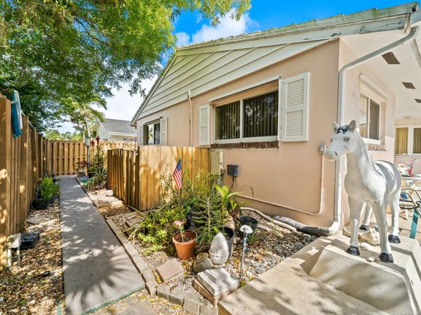 1681 NE 56th St, Fort Lauderdale FL 33334