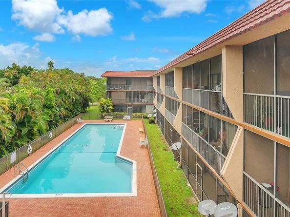 2500 Coral Springs Dr Dr 301, Coral Springs FL 33065