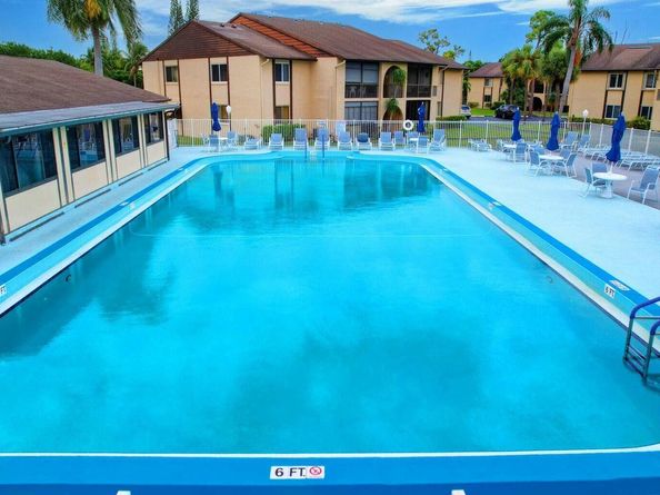 335 Pine Ridge Circle A2, Greenacres FL 33463