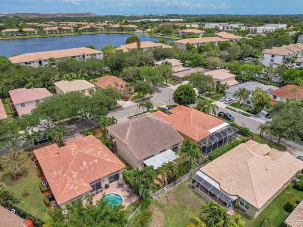 4819 NW 53rd Cir, Coconut Creek FL 33073