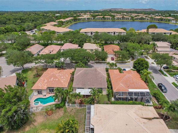 4819 NW 53rd Cir, Coconut Creek FL 33073