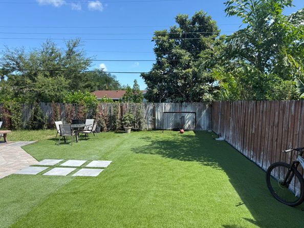 4420 NW 8th St, Coconut Creek FL 33066