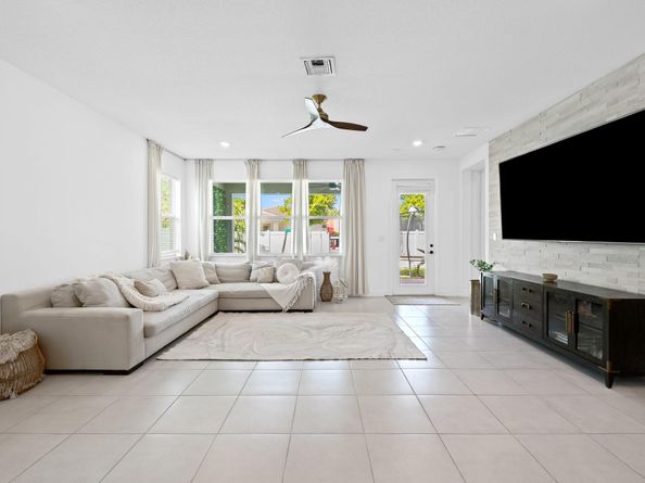 4165 Rosa Drive, Deerfield Beach FL 33064