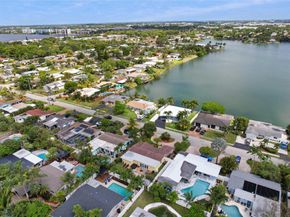 1736 NW 39th St, Oakland Park FL 33309