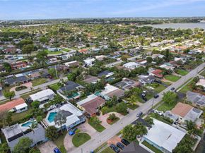 1736 NW 39th St, Oakland Park FL 33309
