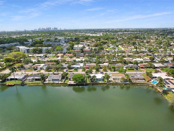 1736 NW 39th St, Oakland Park FL 33309