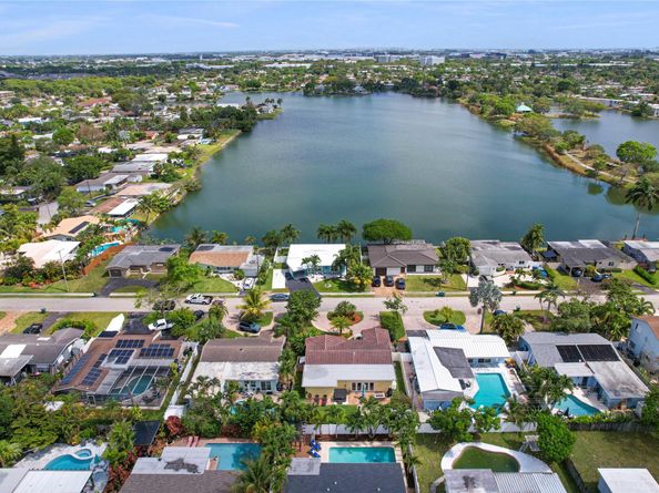 1736 NW 39th St, Oakland Park FL 33309