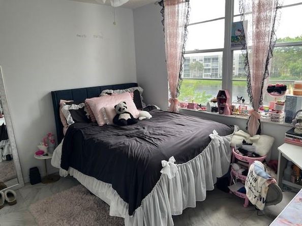 9330 Lagoon Pl 406, Davie FL 33324