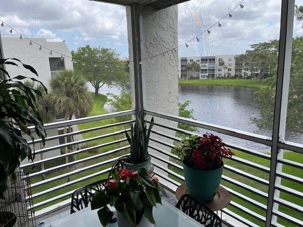 9330 Lagoon Pl 406, Davie FL 33324