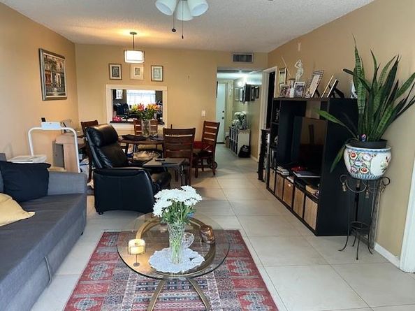 9330 Lagoon Pl 406, Davie FL 33324