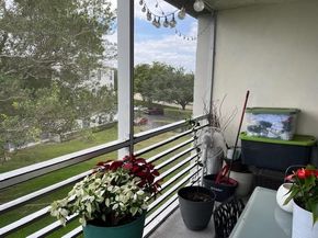 9330 Lagoon Pl 406, Davie FL 33324
