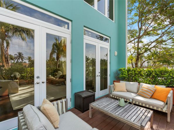 6001 Laguna Path S, Miami Beach FL 33141