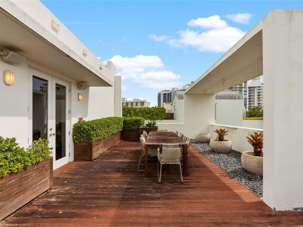 6001 Laguna Path S, Miami Beach FL 33141