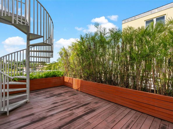 6001 Laguna Path S, Miami Beach FL 33141