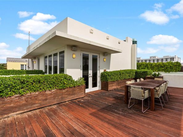 6001 Laguna Path S, Miami Beach FL 33141