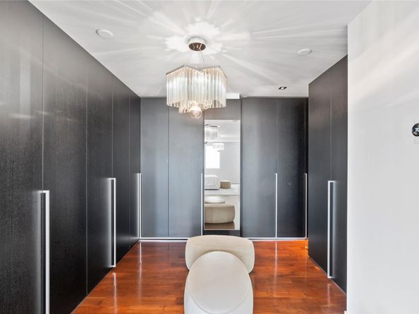 6001 Laguna Path S, Miami Beach FL 33141