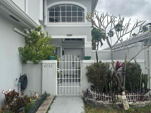 4753 SW 154th Ct, Miami FL 33185