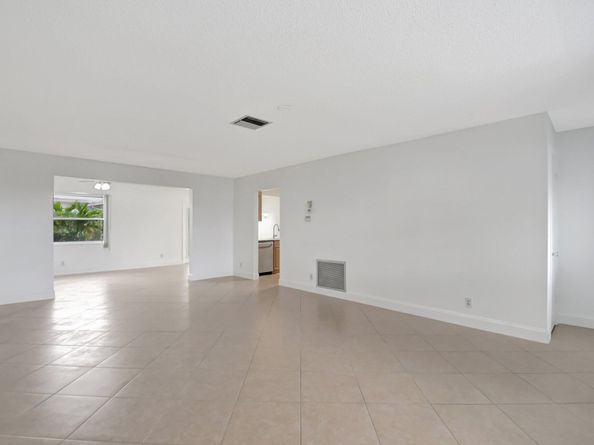 1902 SW 22nd Avenue, Boynton Beach FL 33426
