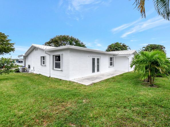 1902 SW 22nd Avenue, Boynton Beach FL 33426