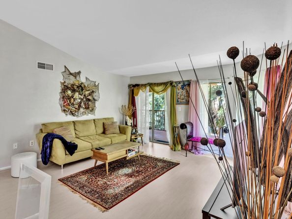 2440 NW 33rd St 1812, Oakland Park FL 33309