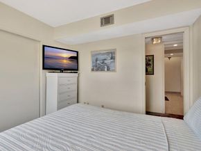 3186 Via Poinciana 409, Lake Worth FL 33467