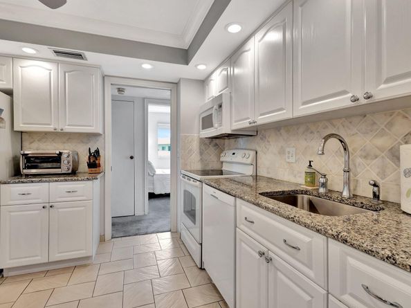 3186 Via Poinciana 409, Lake Worth FL 33467