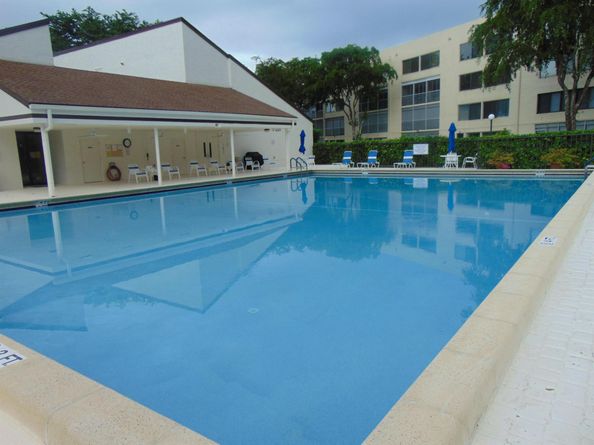 3186 Via Poinciana 409, Lake Worth FL 33467