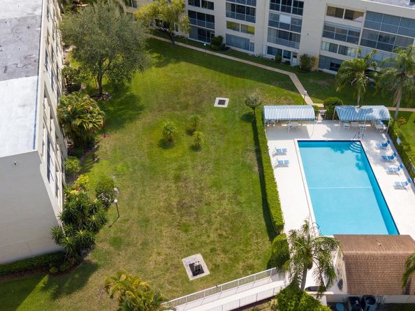 3186 Via Poinciana 409, Lake Worth FL 33467