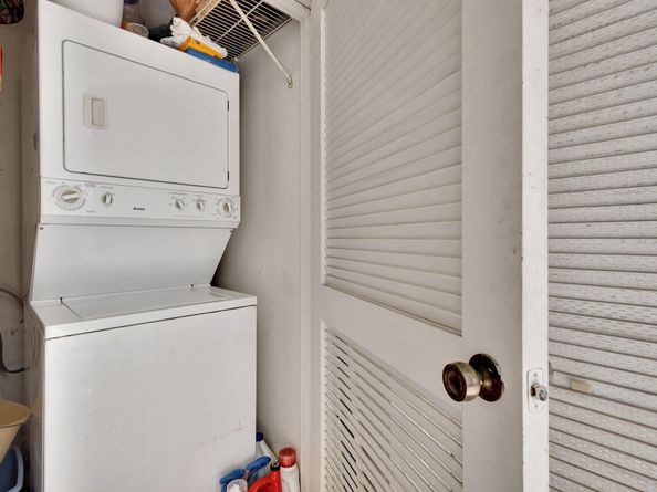3186 Via Poinciana 409, Lake Worth FL 33467