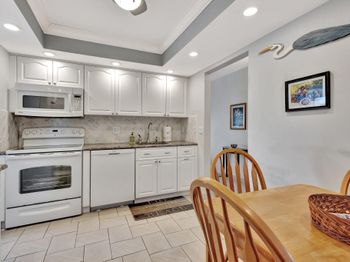 3186 Via Poinciana