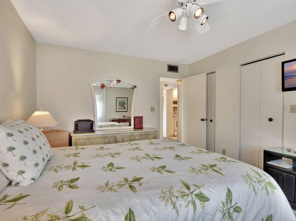 3186 Via Poinciana 409, Lake Worth FL 33467