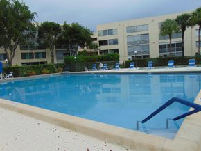 3186 Via Poinciana 409, Lake Worth FL 33467