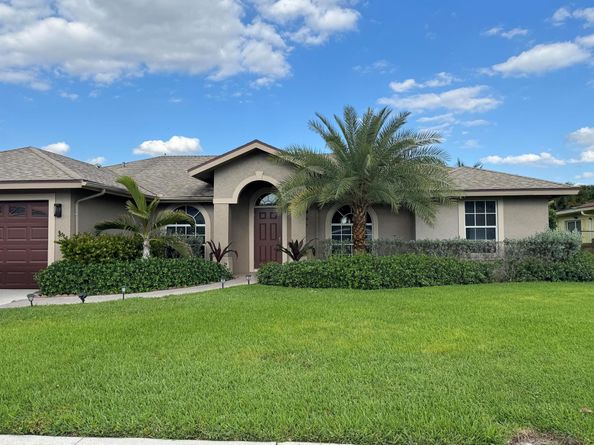 215 Monterey Way, Royal Palm Beach FL 33411