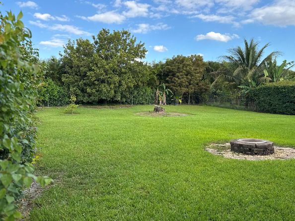 215 Monterey Way, Royal Palm Beach FL 33411