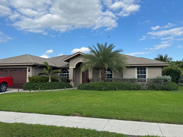 215 Monterey Way, Royal Palm Beach FL 33411