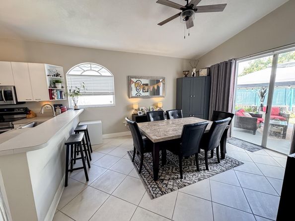 595 NW 159th Ln, Pembroke Pines FL 33028