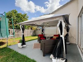 595 NW 159th Ln, Pembroke Pines FL 33028