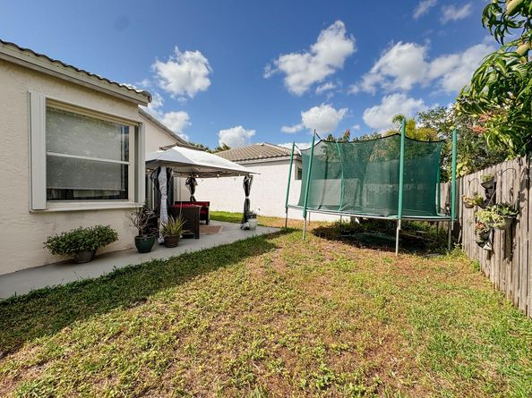 595 NW 159th Ln, Pembroke Pines FL 33028