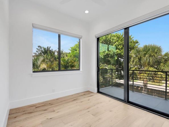 1517 N Lakeside Drive, Lake Worth Beach FL 33460