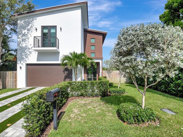 1517 N Lakeside Drive, Lake Worth Beach FL 33460