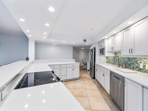 5420 N Ocean Drive 305, Singer Island FL 33404