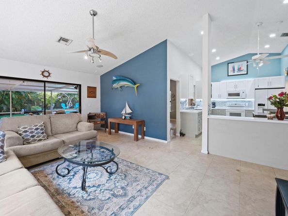 6453 Abotts Mill Ave, Davie FL 33331