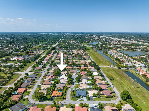 6453 Abotts Mill Ave, Davie FL 33331